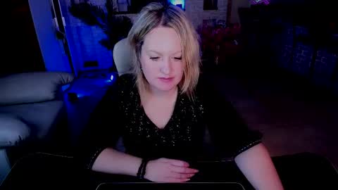 Snapshot of mariemlui chatting on 7, 11, 2025 mariemlui online show from 7, 11, 2025