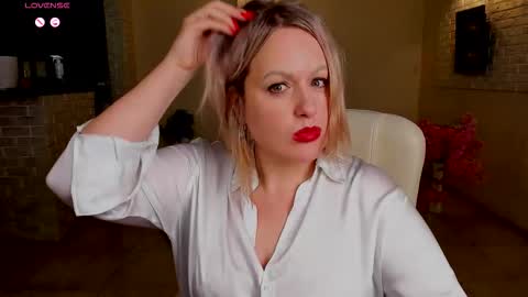 Snapshot of mariemlui chatting on 14, 11, 2025 mariemlui online show from 14, 11, 2025