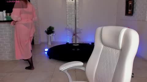 Snapshot of mariemlui chatting on 17, 11, 2025 mariemlui online show from 17, 11, 2025