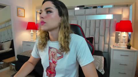 Snapshot of mariiahneedles chatting on 10, 1, 2025 mariiahneedles online show from 10, 1, 2025