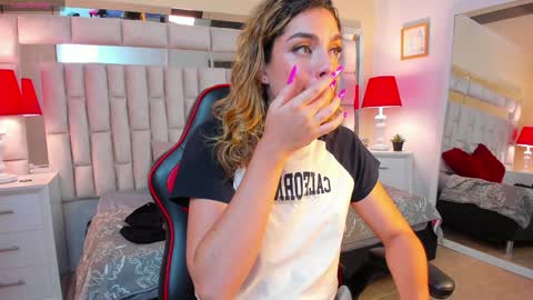 Snapshot of mariiahneedles chatting on 5, 2, 2025 mariiahneedles online show from 5, 2, 2025