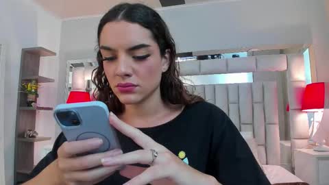 Snapshot of mariiahneedles chatting on 4, 11, 2025 mariiahneedles online show from 4, 11, 2025