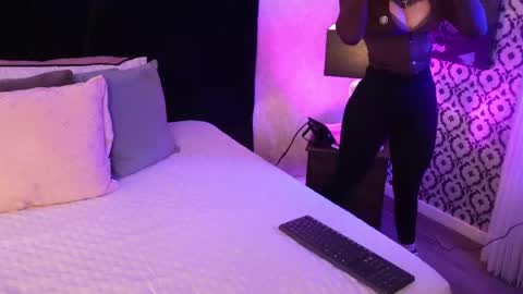 Snapshot of mariianna_lopez_ chatting on 25, 4, 2026 Mariana online show from 25, 4, 2026