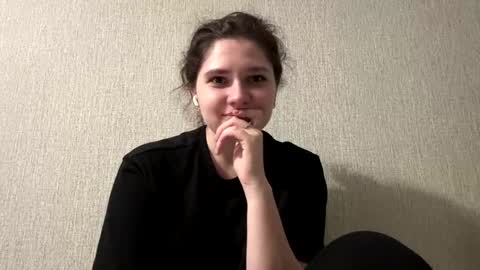Snapshot of mariluarreola chatting on 27, 3, 2026 Emmie online show from 27, 3, 2026