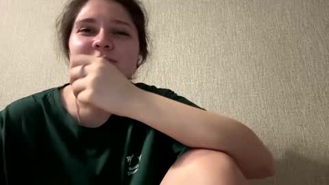Snapshot of mariluarreola chatting on 14, 4, 2026 Emmie online show from 14, 4, 2026