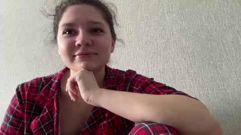 Snapshot of mariluarreola chatting on 4, 5, 2026 Emmie online show from 4, 5, 2026