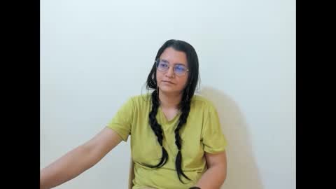 Snapshot of marilyn_garcia chatting on 5, 1, 2026 MARILYN SEXY online show from 5, 1, 2026