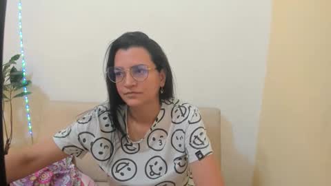 Snapshot of marilyn_garcia chatting on 22, 4, 2026 MARILYN SEXY online show from 22, 4, 2026