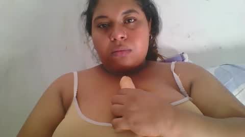 Snapshot of marilyn_porto chatting on 2, 4, 2026 marilyn_porto online show from 2, 4, 2026