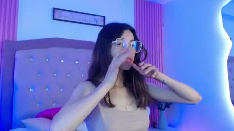 Snapshot of marinette_lux chatting on 18, 3, 2026 marinette online show from 18, 3, 2026