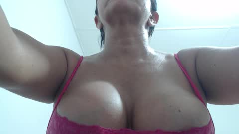 Snapshot of mariska_69 chatting on 21, 12, 2025 mariska_69 online show from 21, 12, 2025