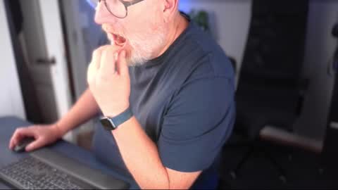 Snapshot of mark1963sub chatting on 16, 9, 2025 Mark online show from 16, 9, 2025