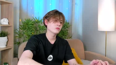 Snapshot of mark_ian_ chatting on 23, 4, 2026 mark_ian_ online show from 23, 4, 2026