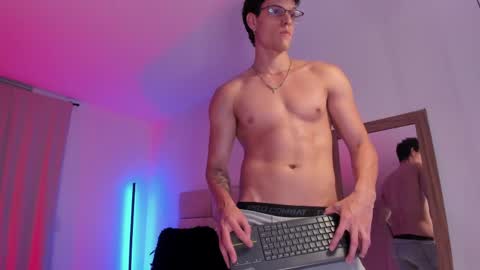 Snapshot of mark_thonson chatting on 28, 3, 2026 troy online show from 28, 3, 2026