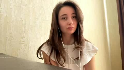 Snapshot of marlenapipes chatting on 29, 4, 2026 Mia online show from 29, 4, 2026