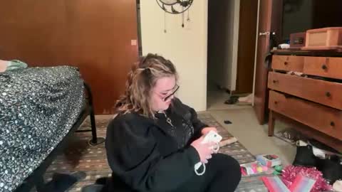 Snapshot of maroon_moon chatting on 21, 12, 2025 maroon_moon online show from 21, 12, 2025