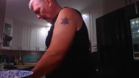 marriedguyold online show from 22, 4, 2026