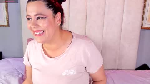 Snapshot of marthina_cnc chatting on 15, 11, 2025 Marthina online show from 15, 11, 2025