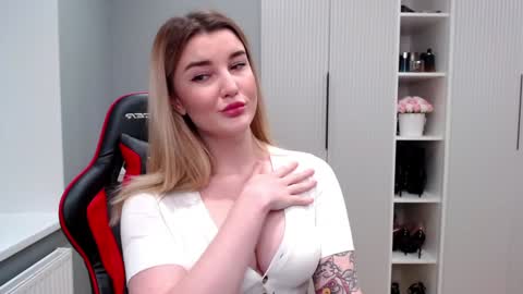 Snapshot of marti_lovely chatting on 11, 3, 2025 Marti online show from 11, 3, 2025