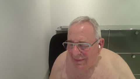 Snapshot of martin_1947 chatting on 1, 8, 2026 martin_1947 online show from 1, 8, 2026
