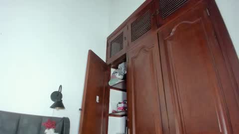 Laura online show from 1, 12, 2025