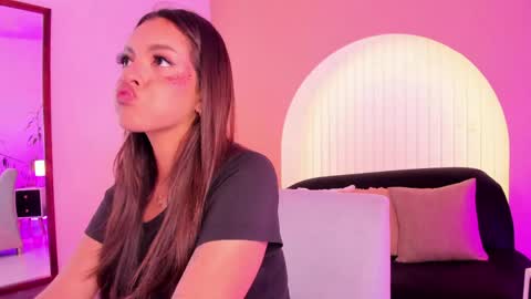 Nina online show from 4, 6, 2026