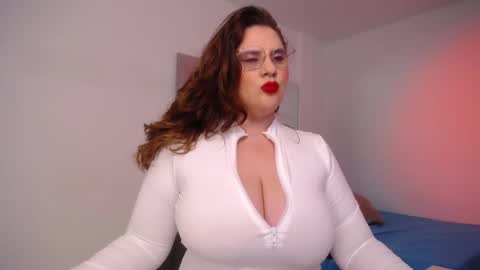 Snapshot of martinaguzmann chatting on 10, 11, 2025 Martina online show from 10, 11, 2025