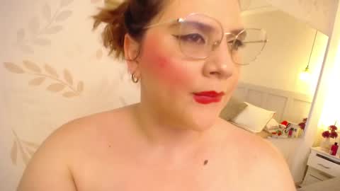 Snapshot of martinaguzmann chatting on 4, 12, 2025 Martina online show from 4, 12, 2025