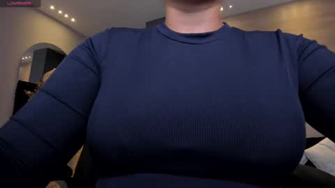 Martinna Bonnet online show from 5, 3, 2025