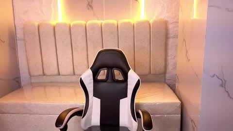 Snapshot of mary_luxx_tp chatting on 2, 11, 2025 mary_luxx_tp online show from 2, 11, 2025