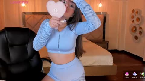 Snapshot of marylewis_ chatting on 7, 4, 2026 Mary online show from 7, 4, 2026