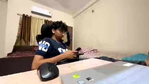 maskboyz2003 online show from 22, 9, 2025