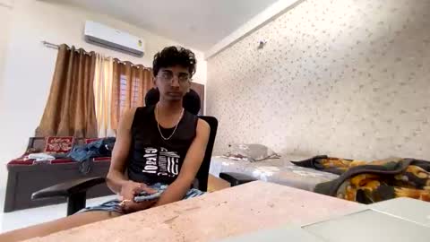 maskboyz2003 online show from 8, 11, 2025