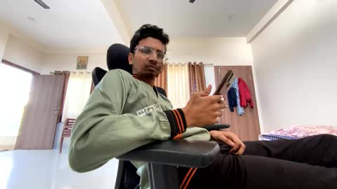 Mask Boy online show from 19, 12, 2024