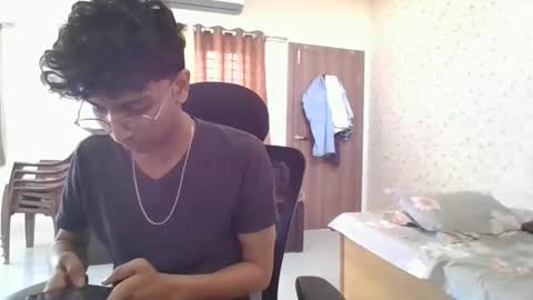 Mask Boy online show from 22, 12, 2025