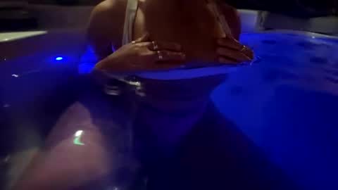 Snapshot of maskedhousewife chatting on 26, 10, 2025 maskedhousewife online show from 26, 10, 2025