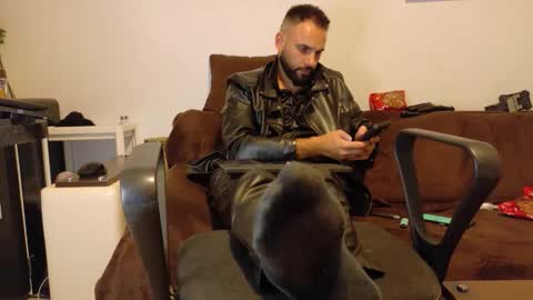Snapshot of master_roberto333 chatting on 8, 10, 2025 SIR online show from 8, 10, 2025