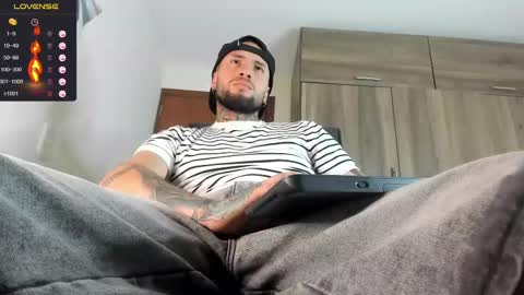 Snapshot of master_steven_01 chatting on 27, 10, 2025 steven online show from 27, 10, 2025