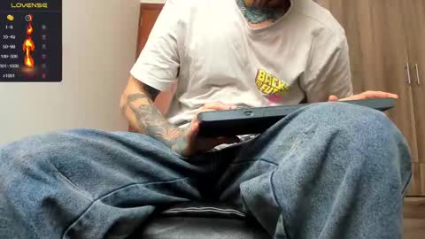 Snapshot of master_steven_01 chatting on 29, 10, 2025 steven online show from 29, 10, 2025