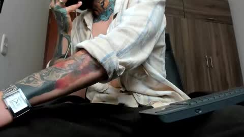 Snapshot of master_steven_01 chatting on 19, 11, 2025 steven online show from 19, 11, 2025