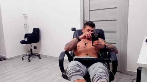 Snapshot of masterchris12 chatting on 4, 12, 2024 masterchris12 online show from 4, 12, 2024