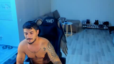 Snapshot of masterchris12 chatting on 28, 10, 2025 masterchris12 online show from 28, 10, 2025