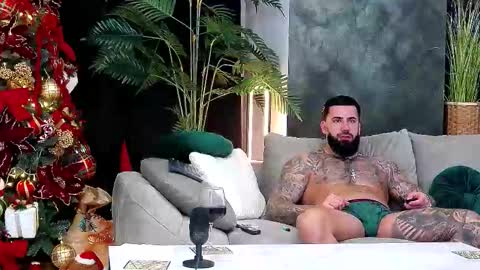 Snapshot of masterkingofmuscle chatting on 17, 12, 2025 masterkingofmuscle online show from 17, 12, 2025