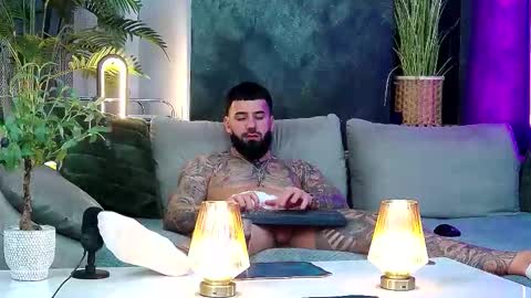 Snapshot of masterkingofmuscle chatting on 3, 3, 2026 masterkingofmuscle online show from 3, 3, 2026