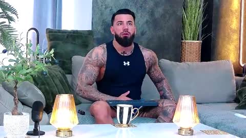 Snapshot of masterkingofmuscle chatting on 1, 4, 2026 masterkingofmuscle online show from 1, 4, 2026