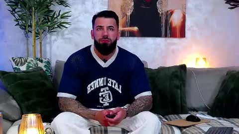 Snapshot of masterkingofmuscle chatting on 8, 4, 2026 masterkingofmuscle online show from 8, 4, 2026
