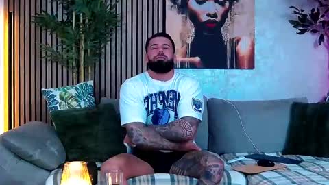 Snapshot of masterkingofmuscle chatting on 15, 4, 2026 masterkingofmuscle online show from 15, 4, 2026