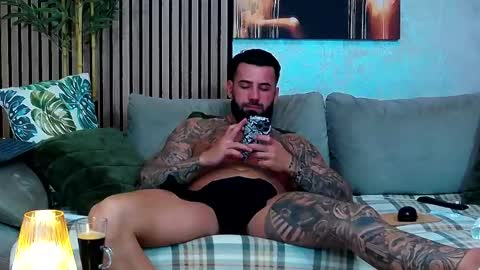 Snapshot of masterkingofmuscle chatting on 16, 4, 2026 masterkingofmuscle online show from 16, 4, 2026