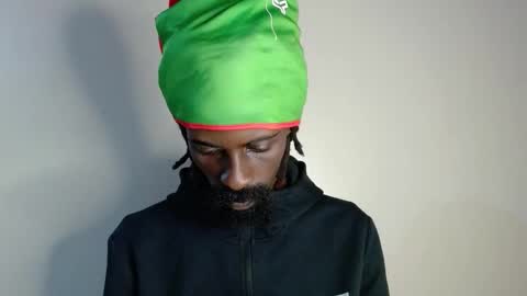 Snapshot of masterr_bate chatting on 8, 10, 2025 Marl online show from 8, 10, 2025