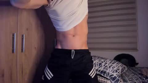 Snapshot of mastrangelo_x chatting on 12, 10, 2025 mastrangelo_x online show from 12, 10, 2025